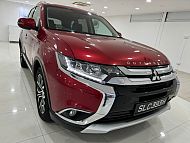 Mitsubishi Outlander 2.4 CVT Sunroof Facelift 2016 Red Rear Entertainment